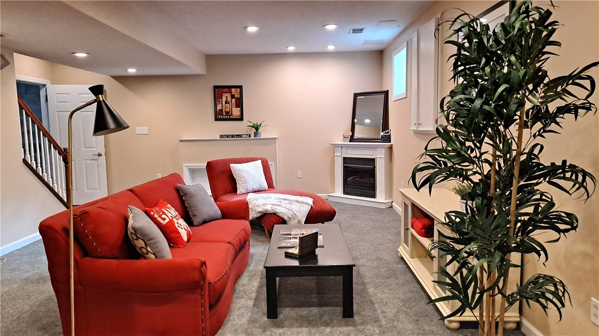 102 Drake Dr