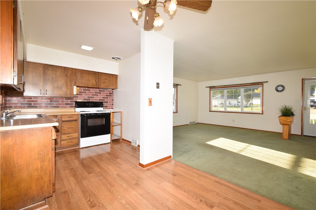 895 Donna Dr