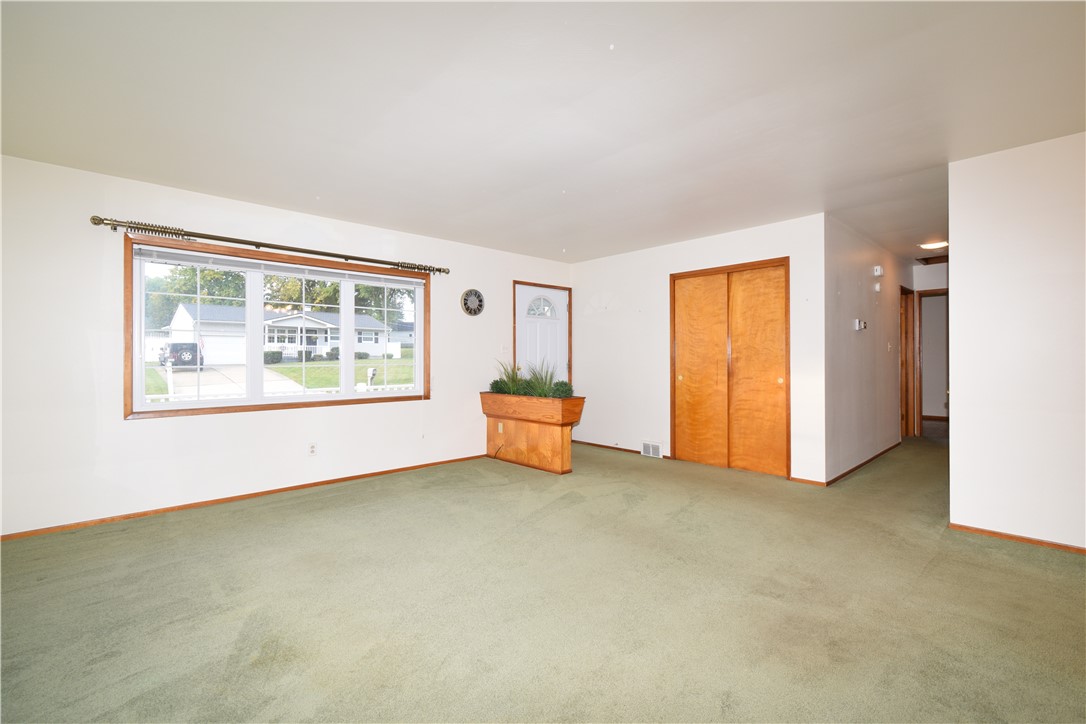 895 Donna Dr