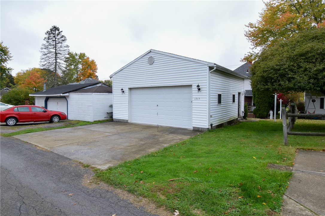 1715 W Ridge Ave