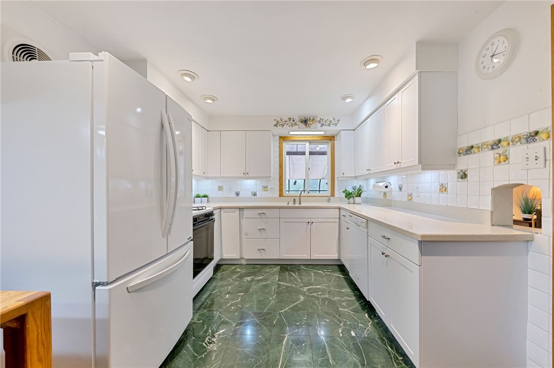 40 Elmhurst Rd