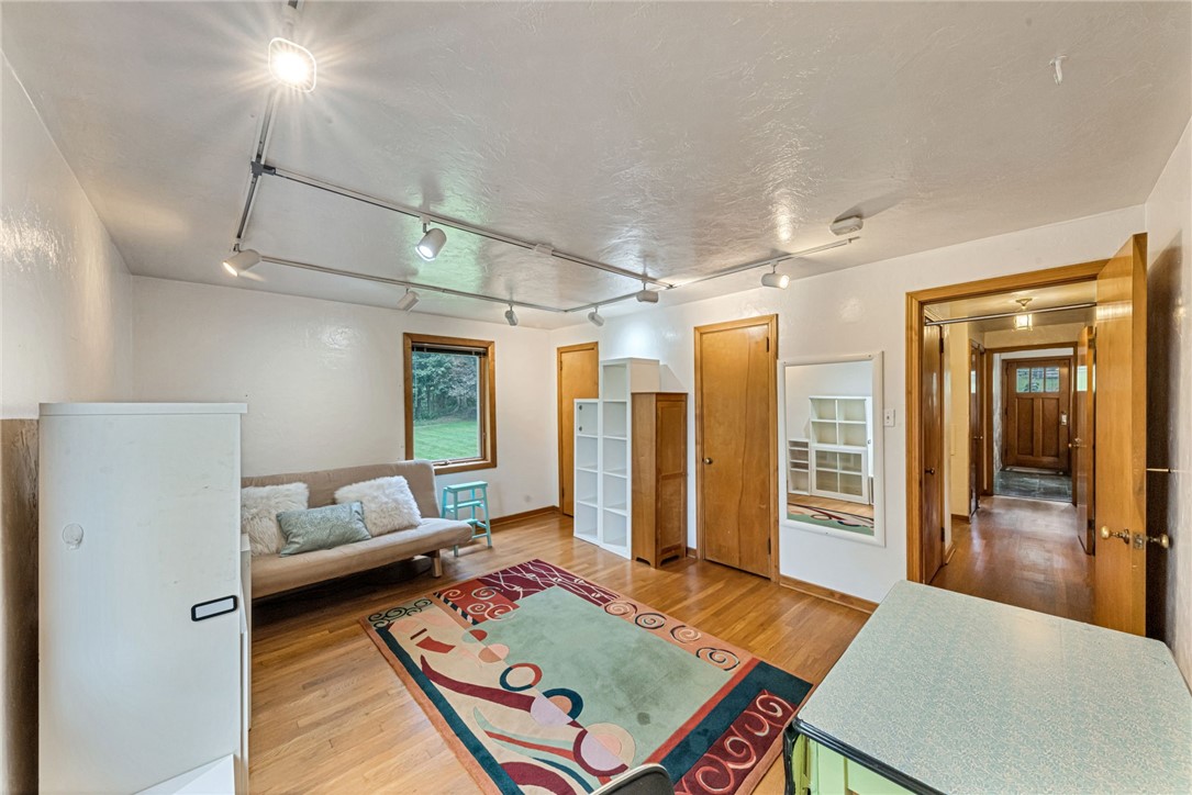 40 Elmhurst Rd