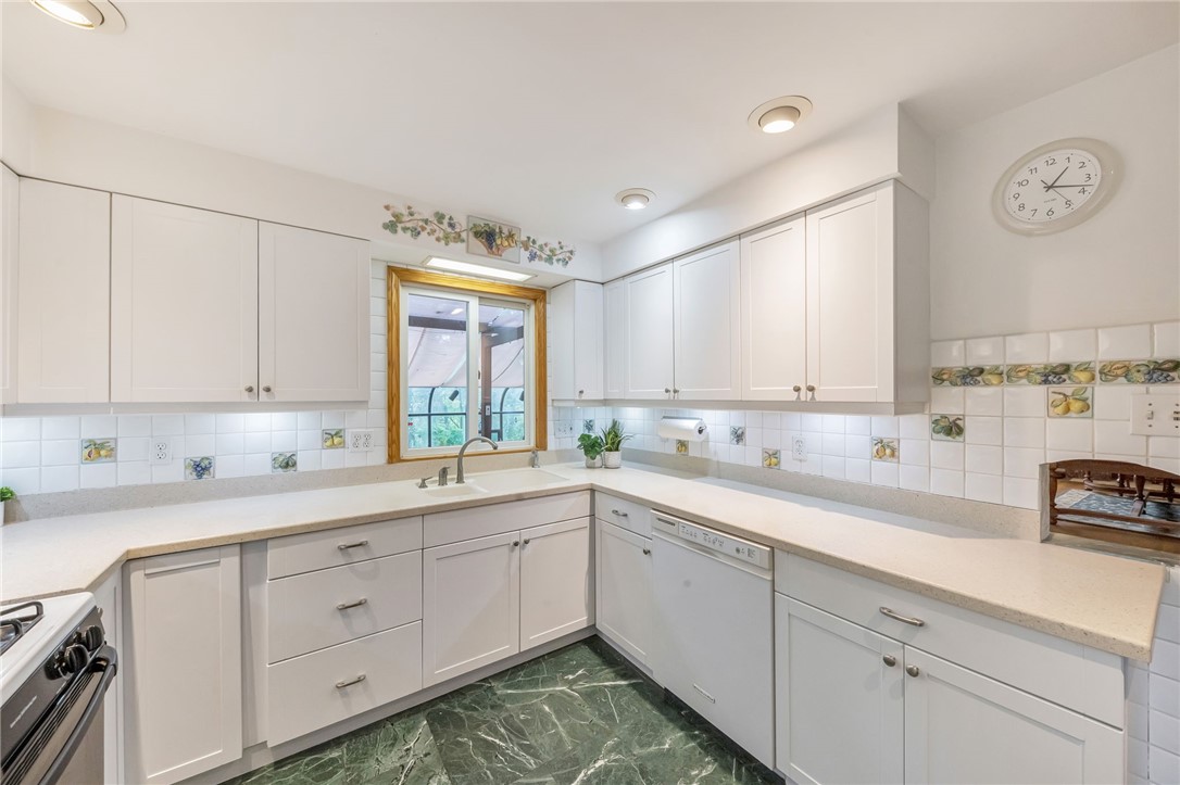 40 Elmhurst Rd