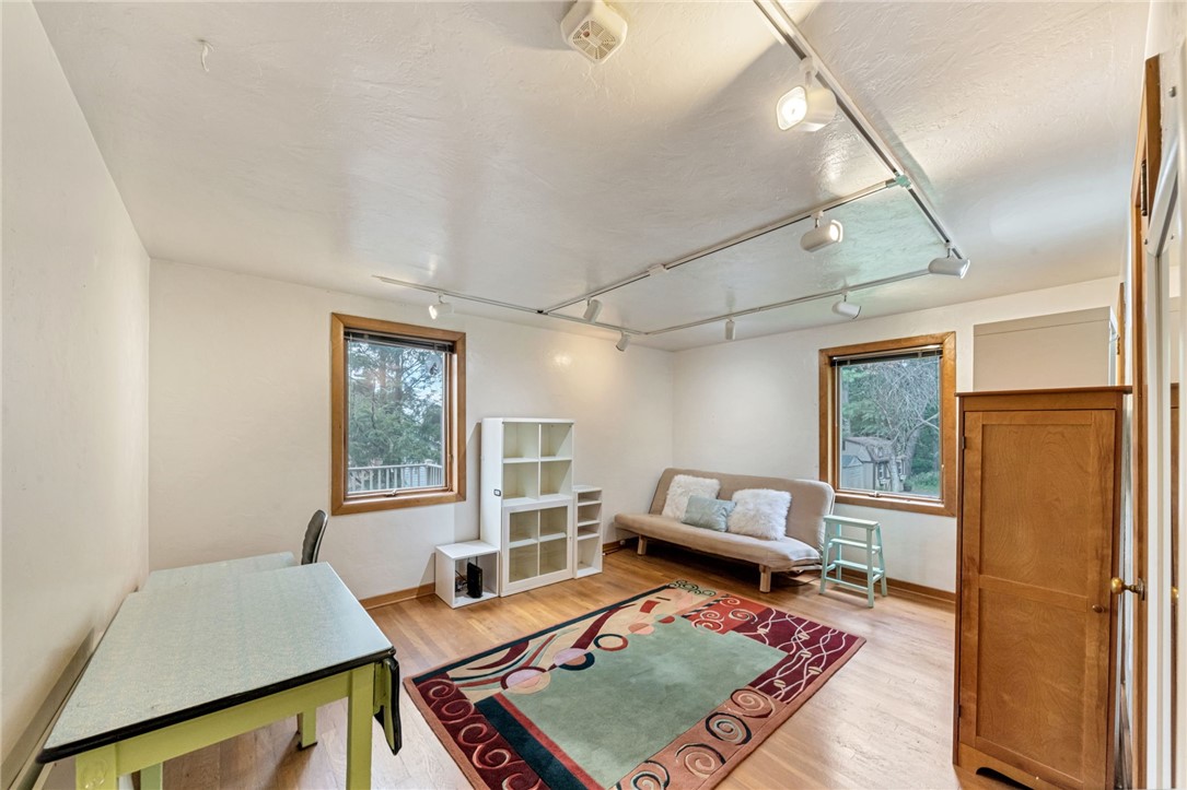 40 Elmhurst Rd