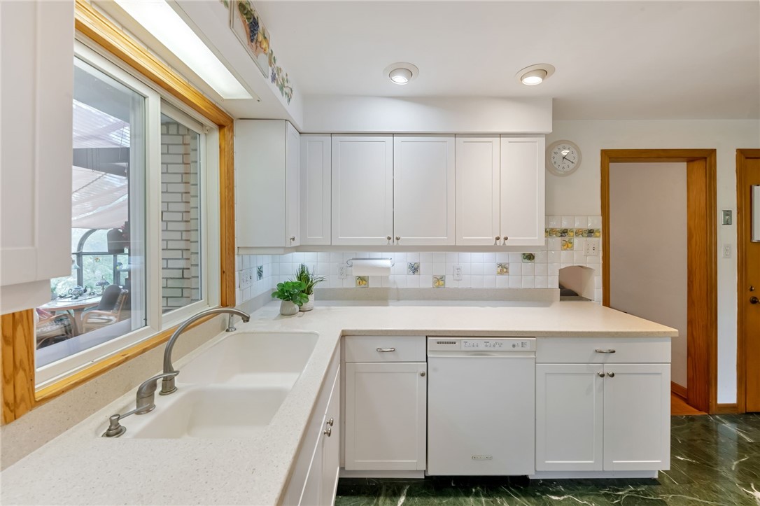 40 Elmhurst Rd