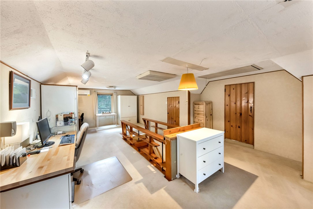 40 Elmhurst Rd
