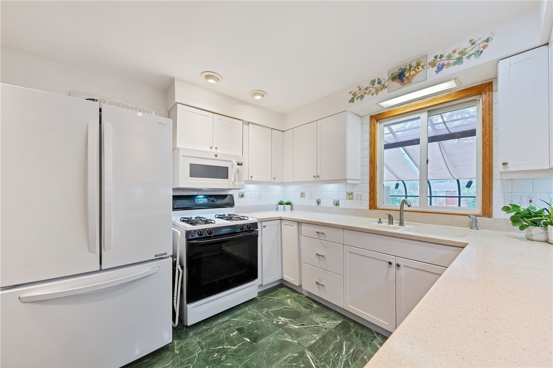 40 Elmhurst Rd