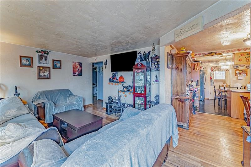 726 Rose Ln