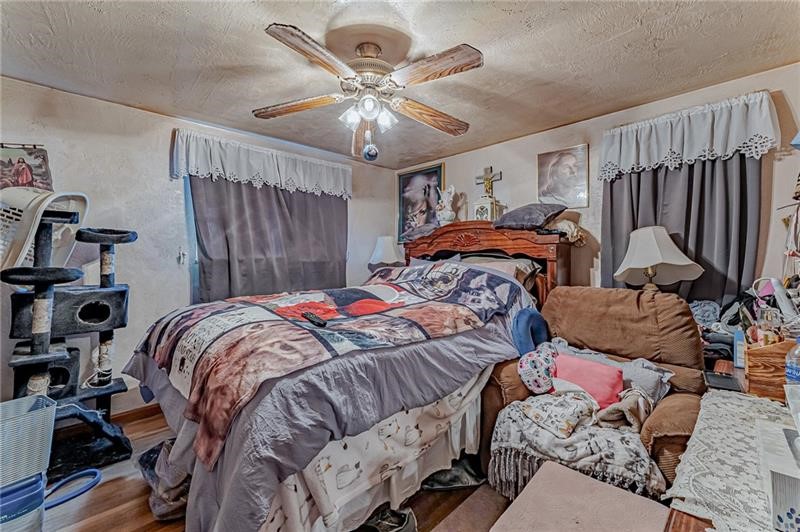 726 Rose Ln