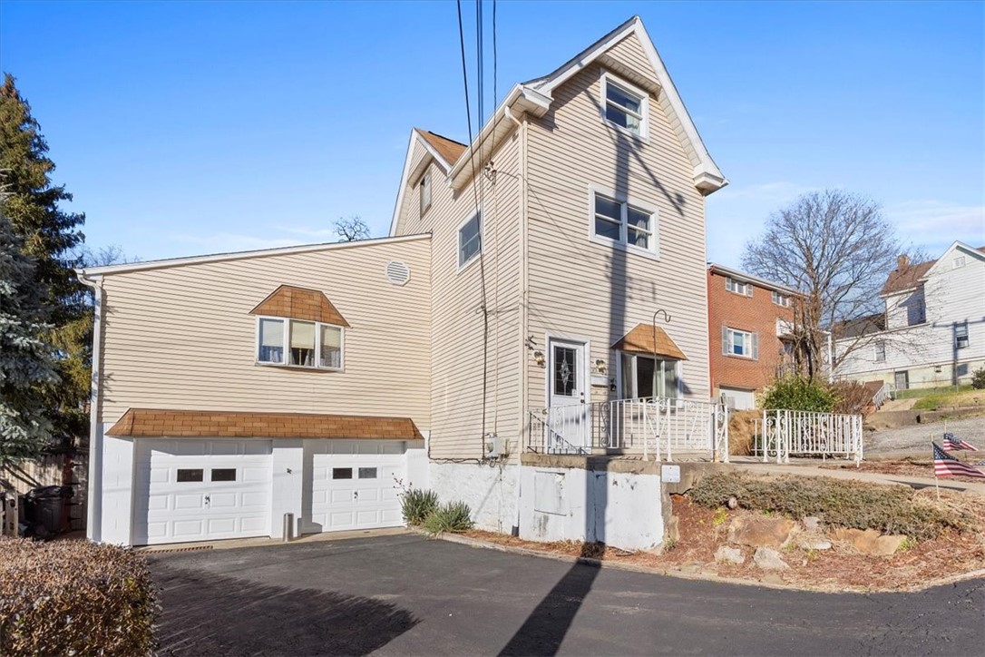 1615 Naugle St