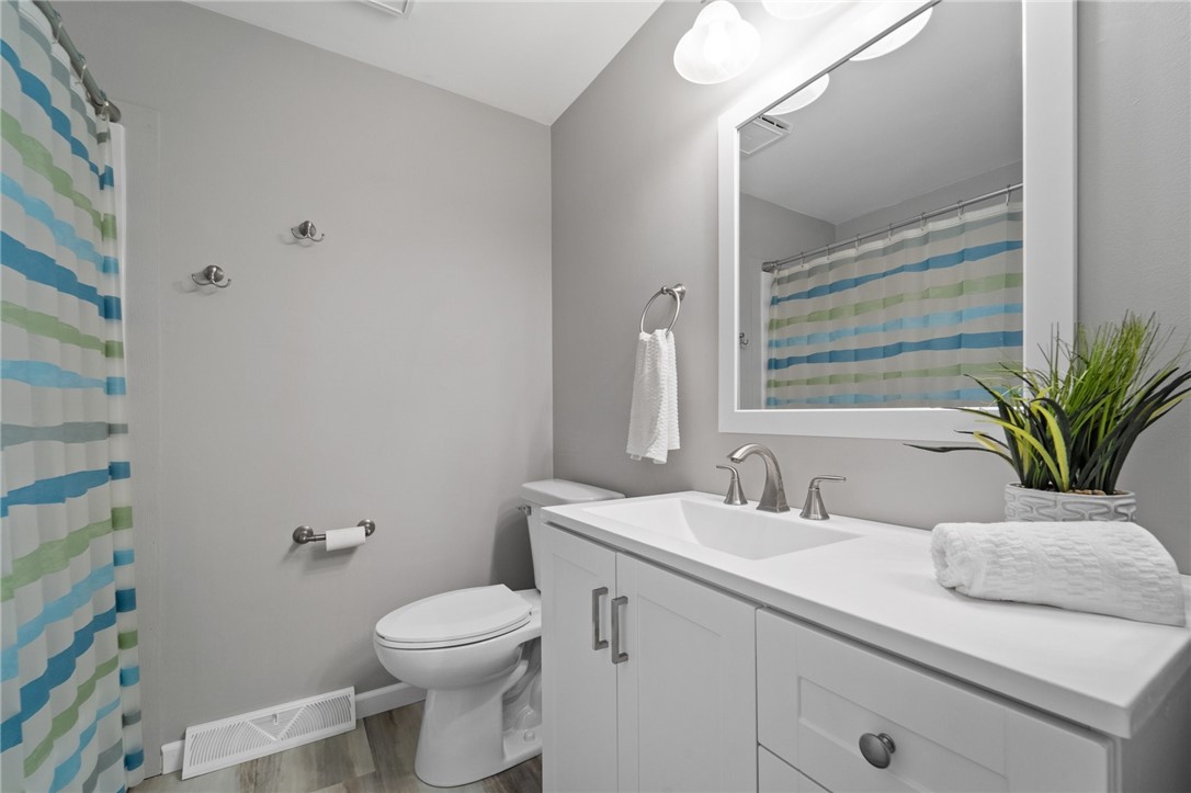 162 Lansdowne Dr