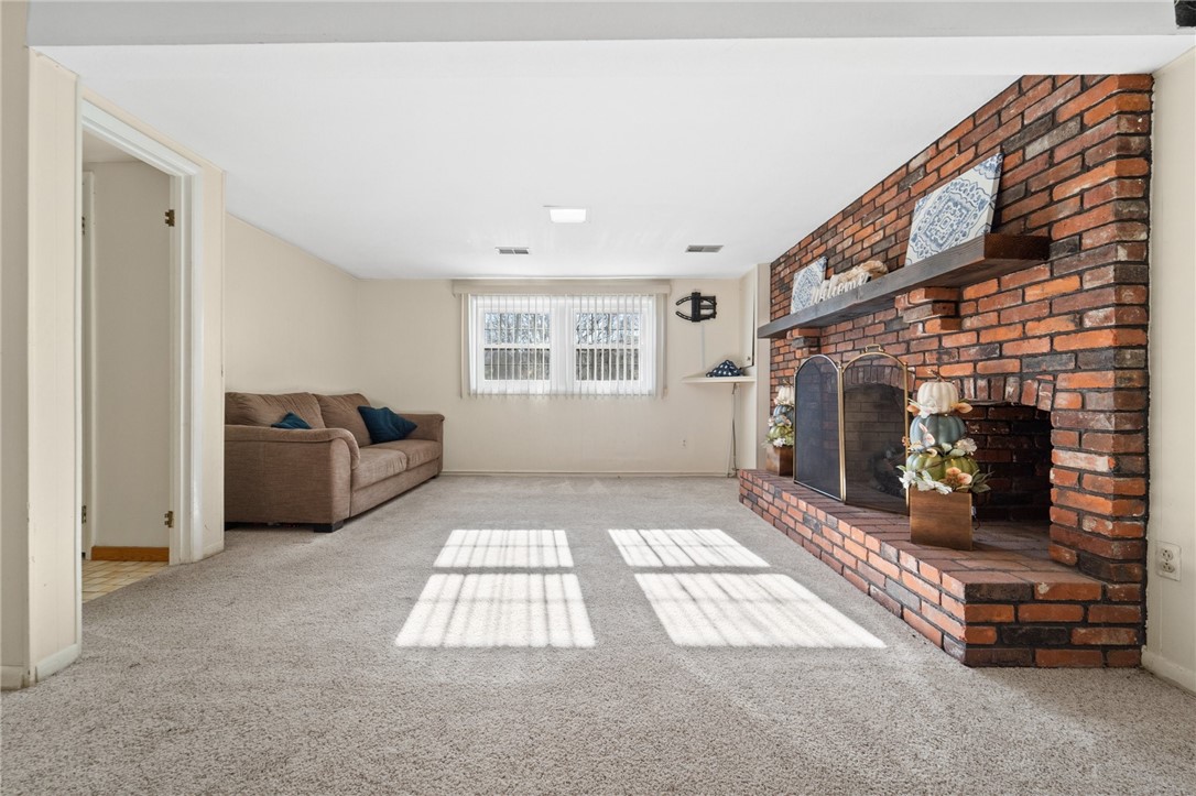162 Lansdowne Dr