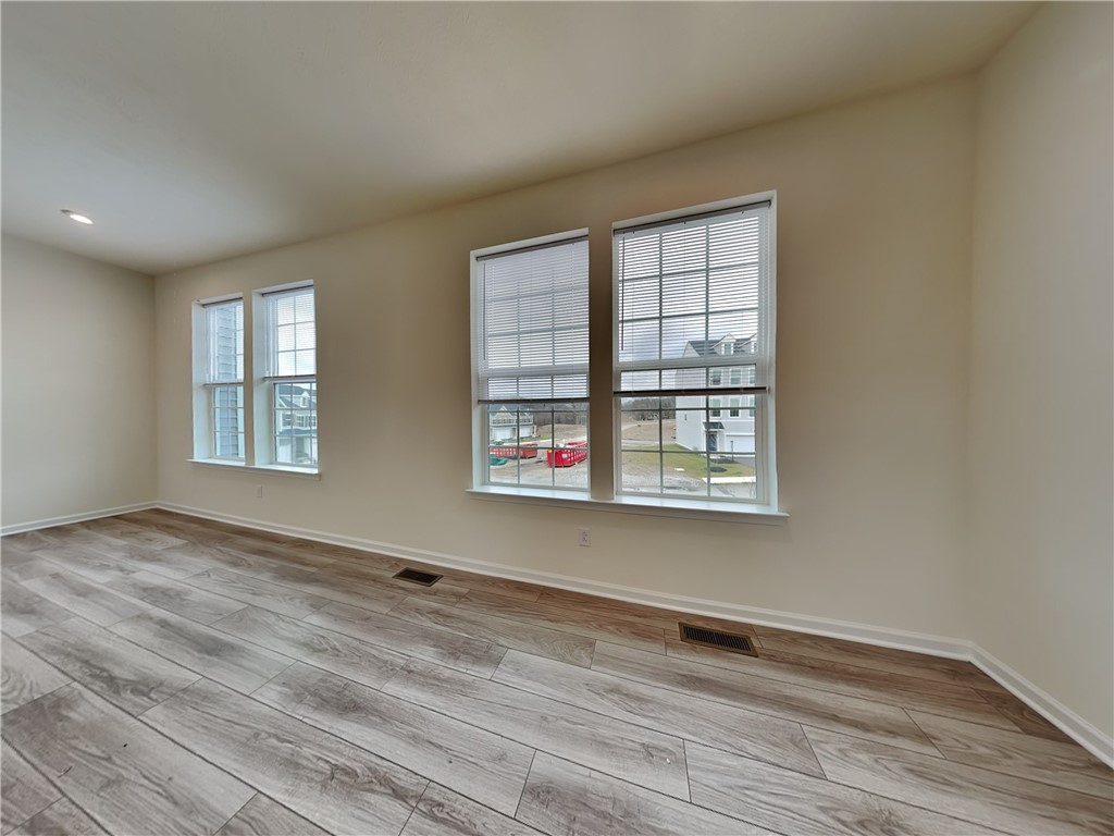 121 Sweetwater Dr