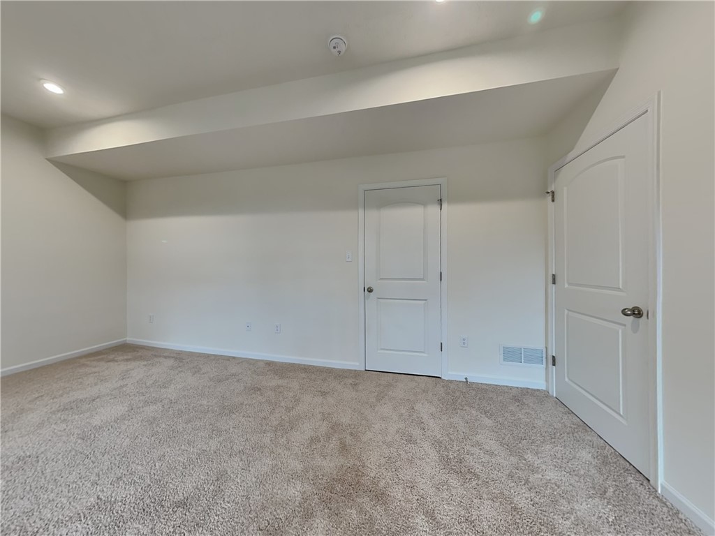 121 Sweetwater Dr