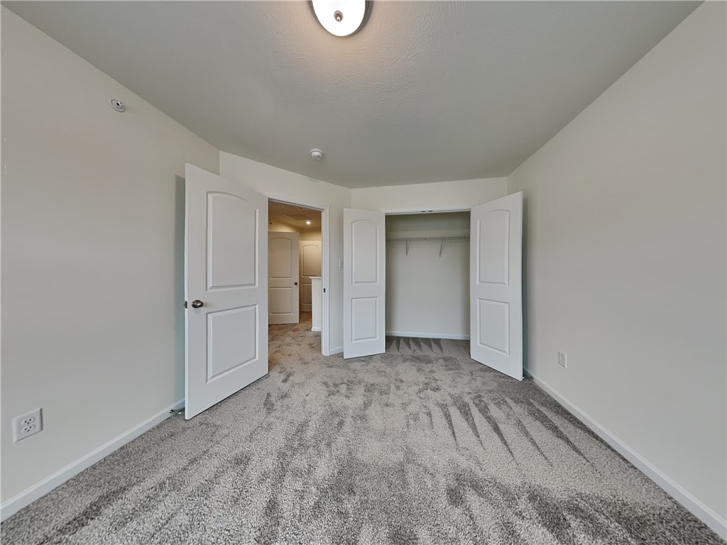 121 Sweetwater Dr