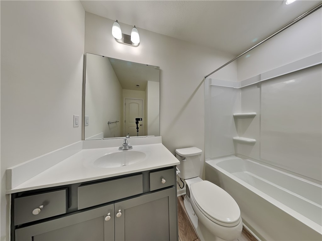 121 Sweetwater Dr