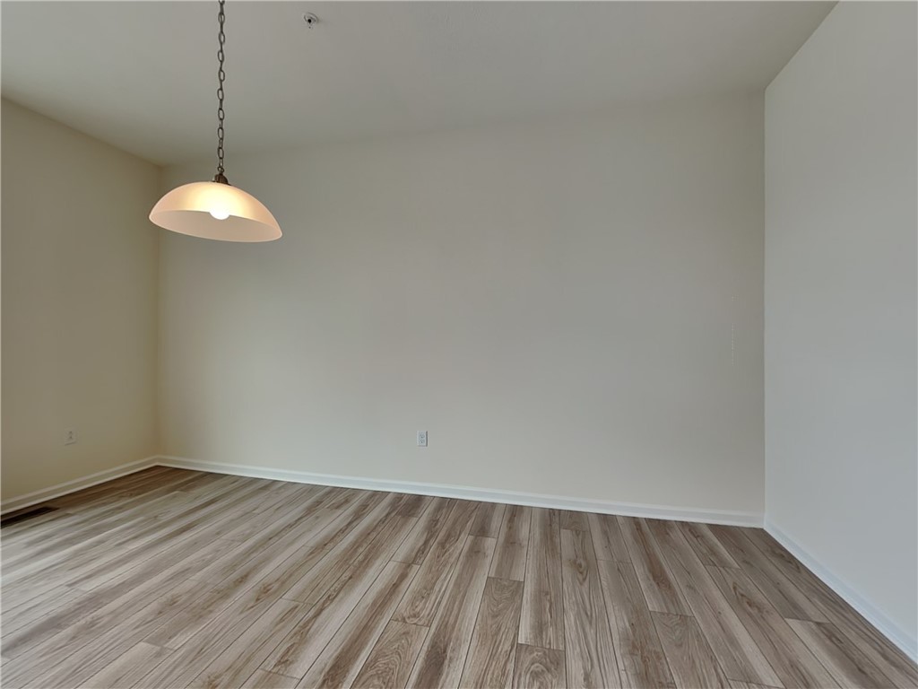 121 Sweetwater Dr