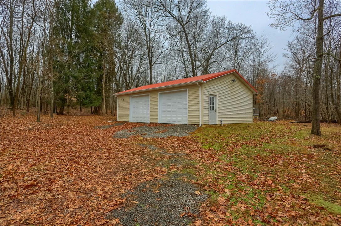 565 Lundys Lane
