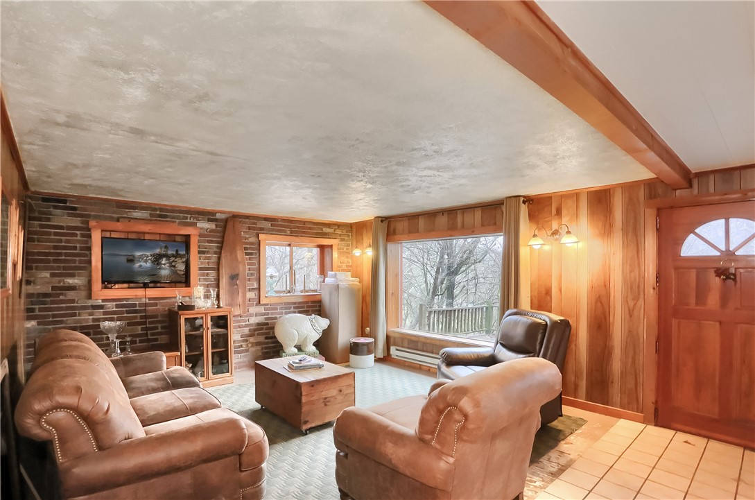 565 Lundys Lane