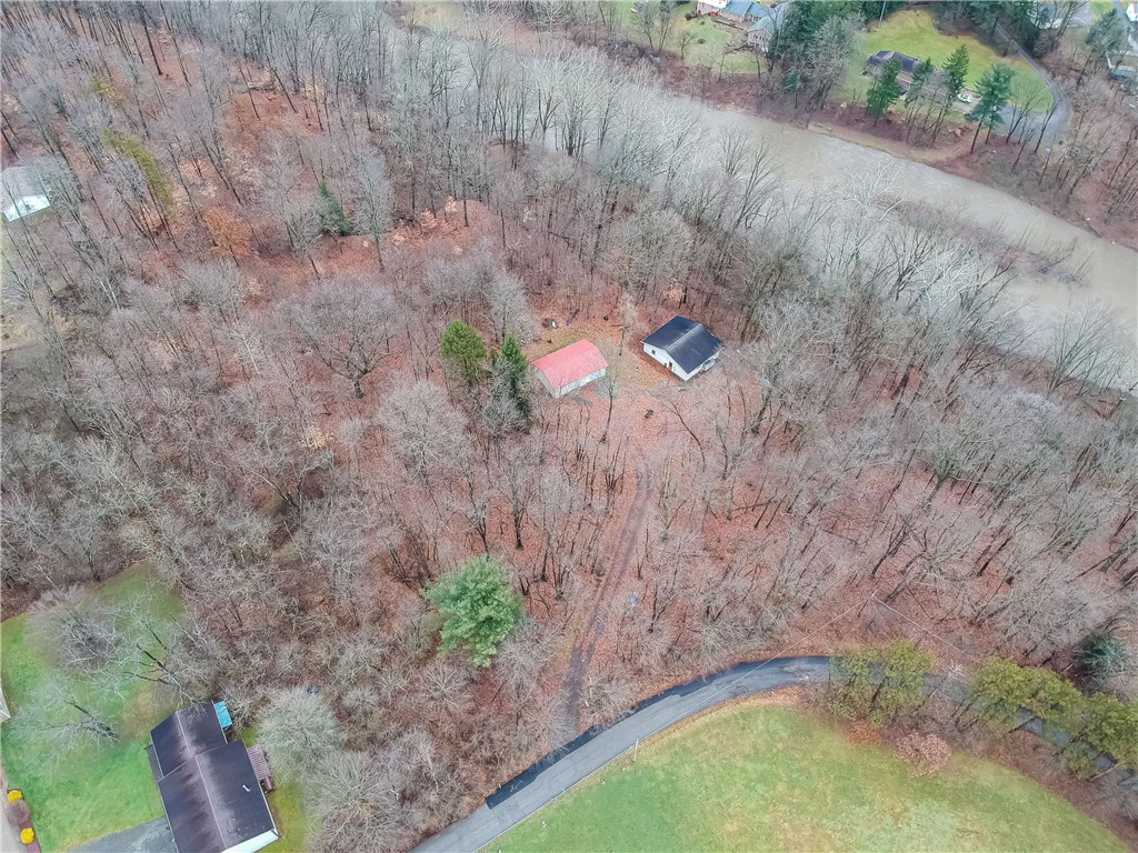 565 Lundys Lane