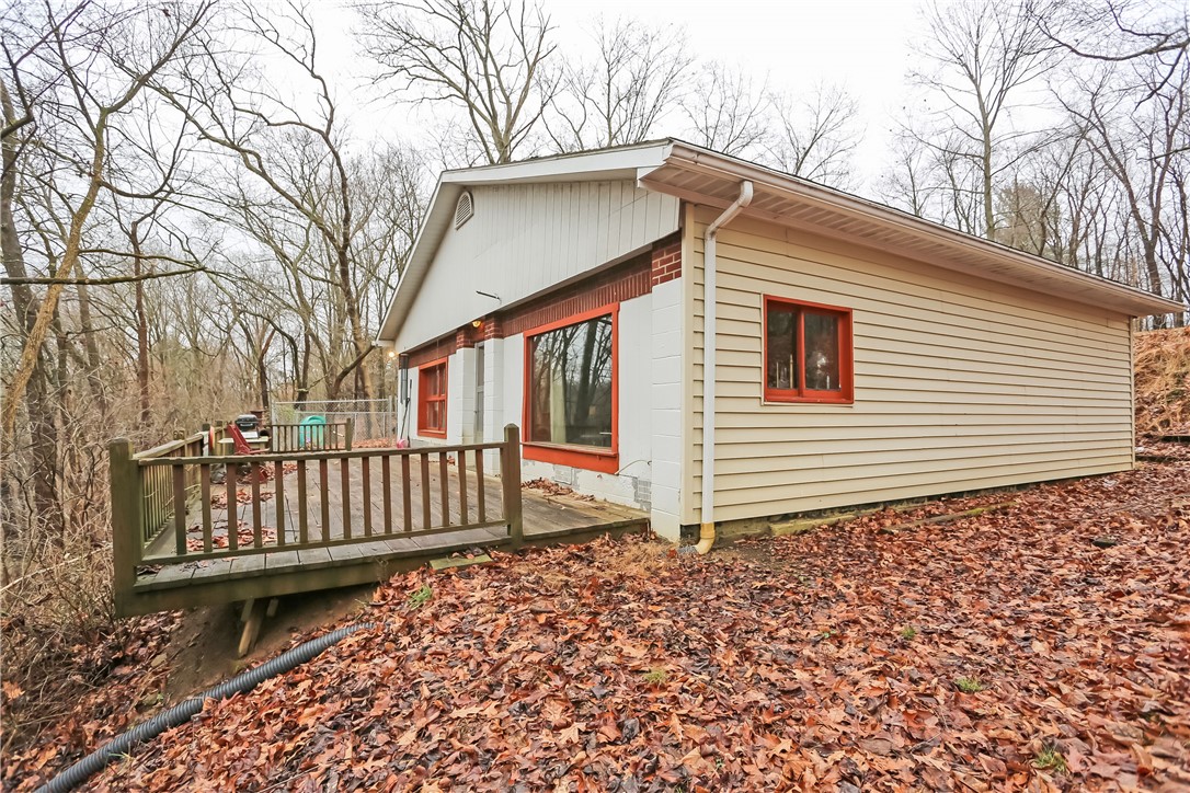 565 Lundys Lane