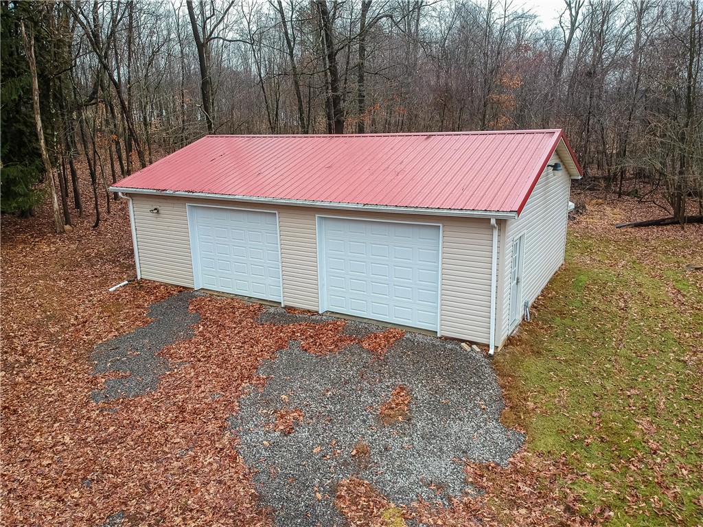 565 Lundys Lane