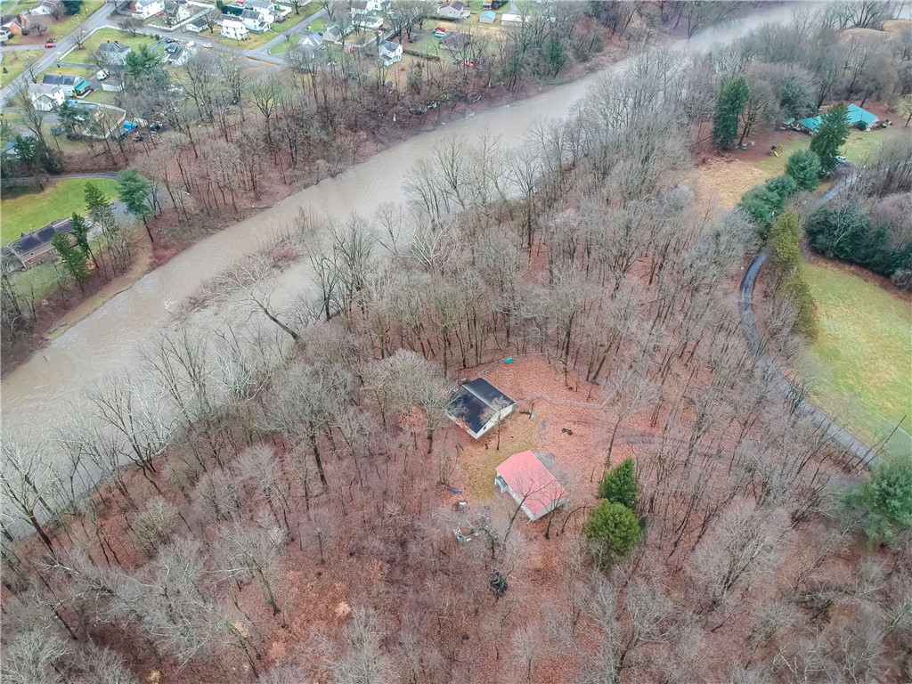 565 Lundys Lane