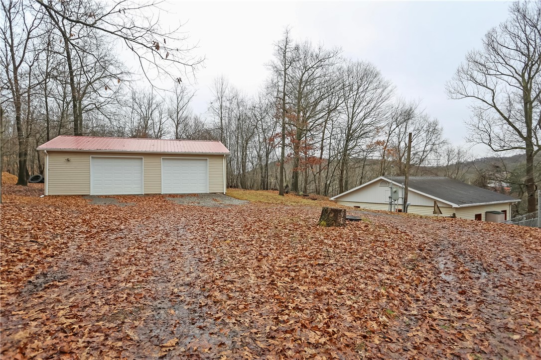 565 Lundys Lane