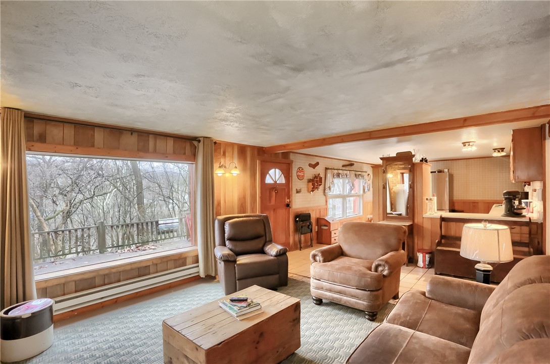 565 Lundys Lane