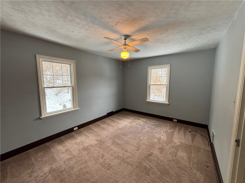 37 Beyrleye Ave
