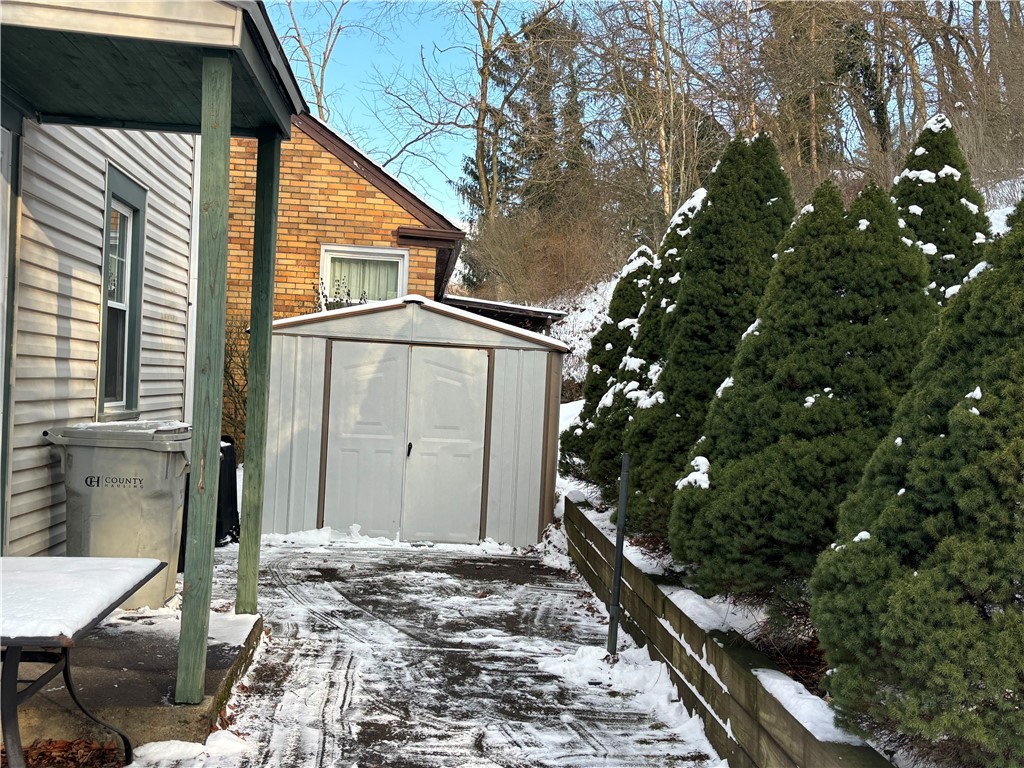 37 Beyrleye Ave
