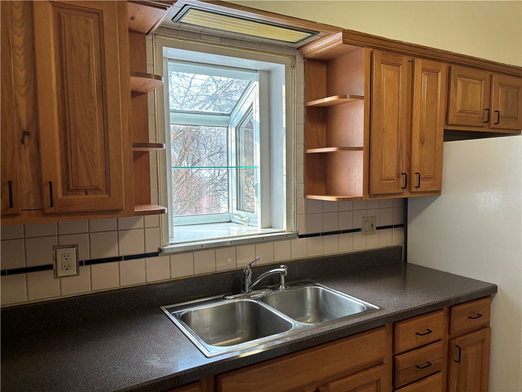 37 Beyrleye Ave