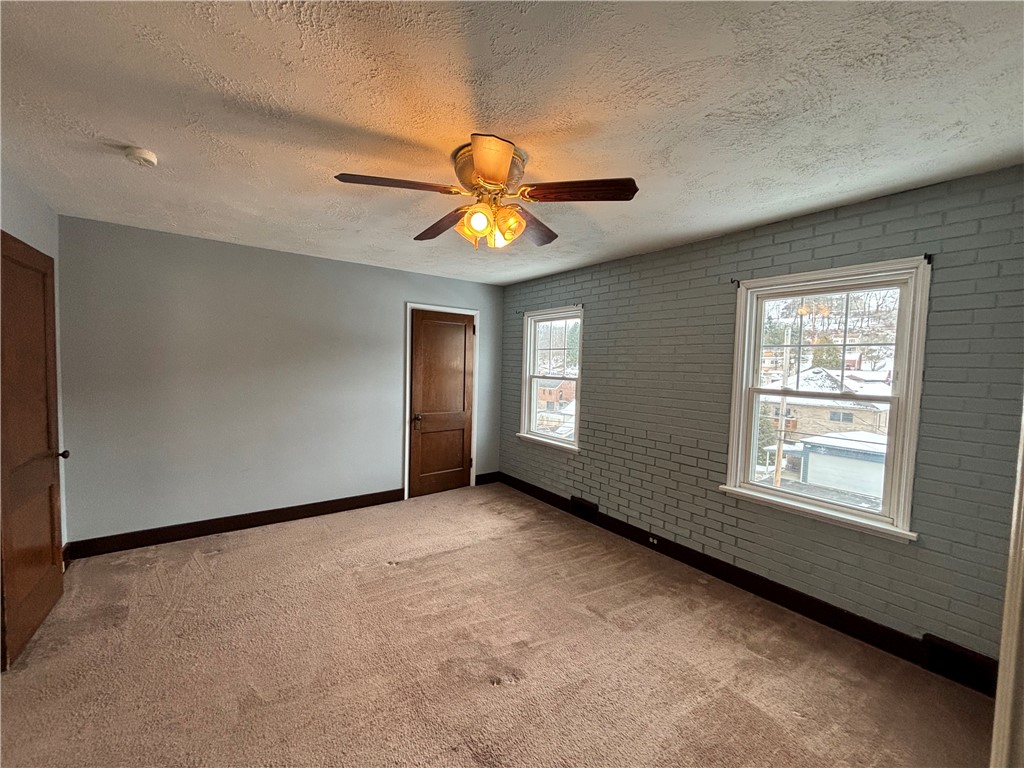 37 Beyrleye Ave