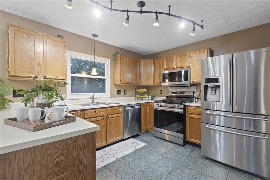 909 Denny Ct