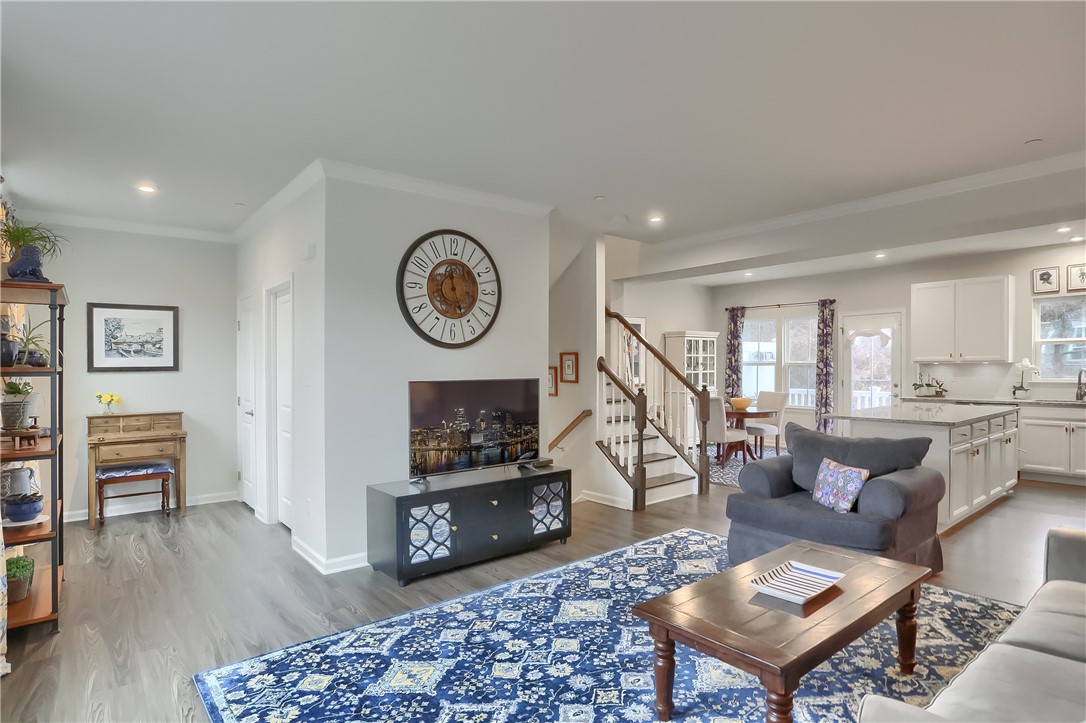 4043 Crown Dr