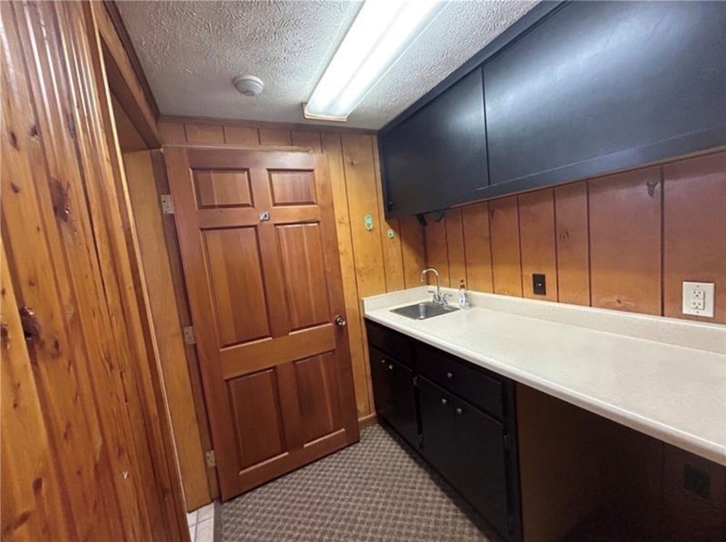 524 W 5th Ave, 1st floor