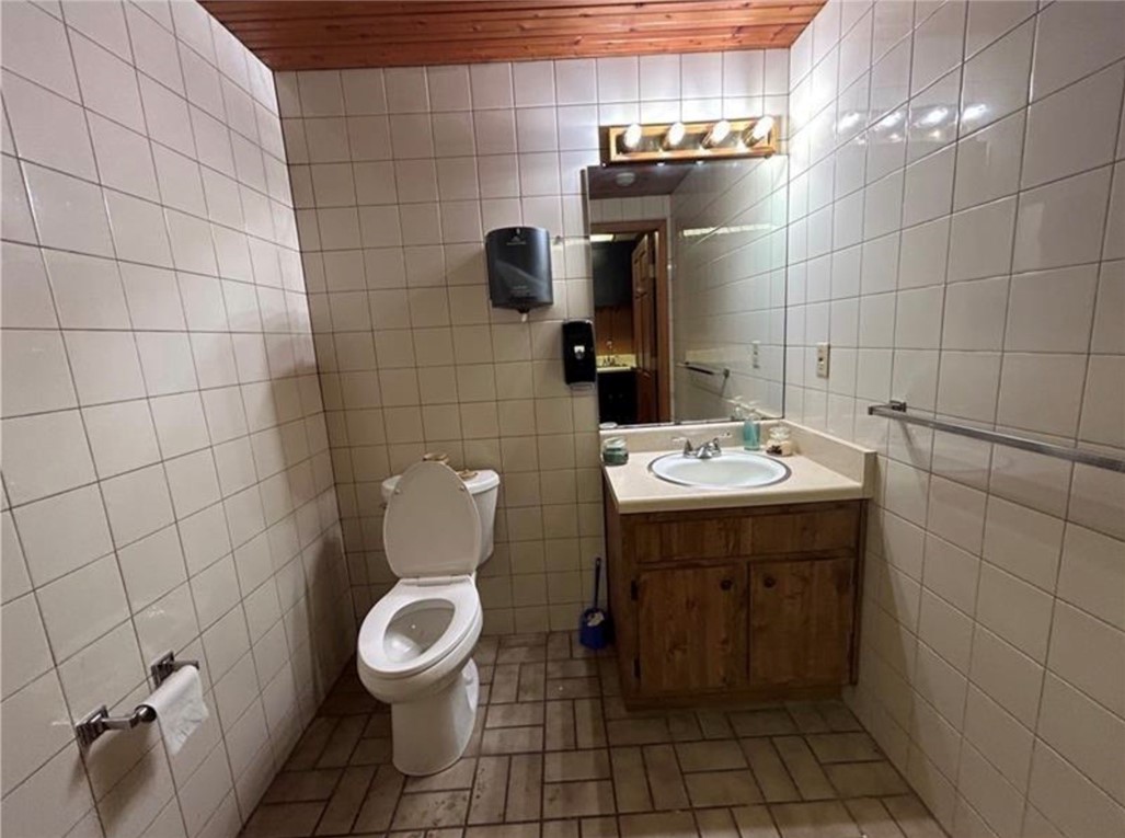 524 W 5th Ave, 1st floor