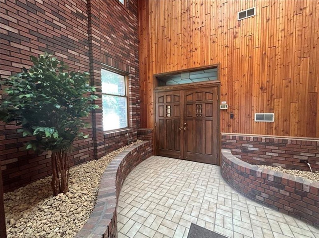 524 W 5th Ave, 1st floor