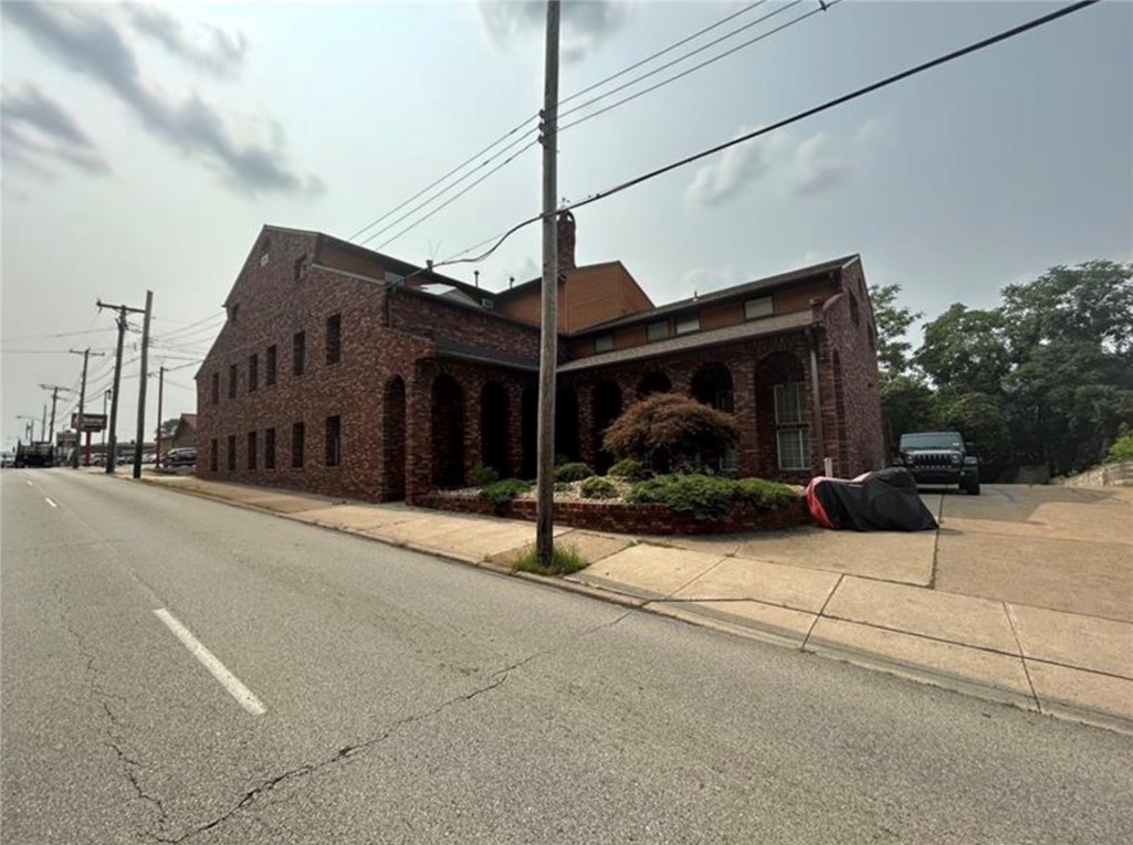 524 W 5th Ave, 2nd floor