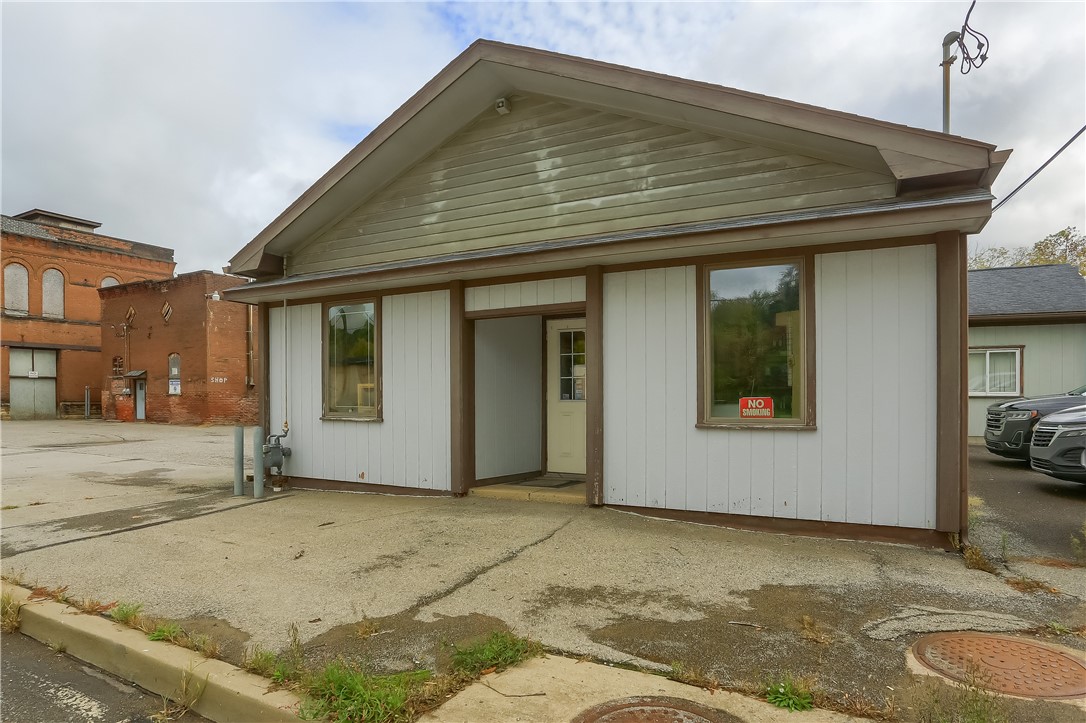 502 Sampson St