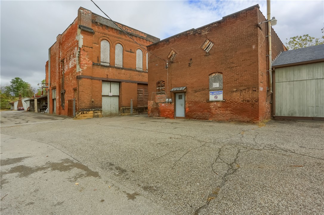 502 Sampson St