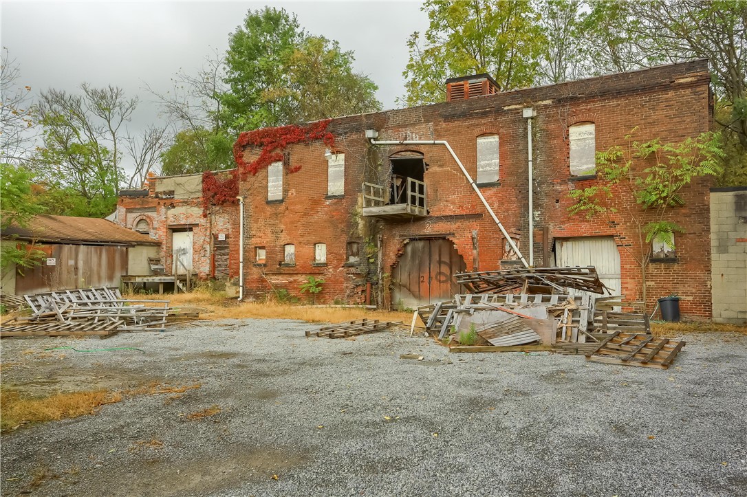502 Sampson St