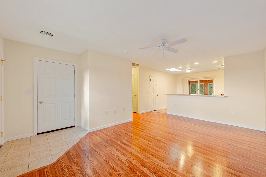 922 Summerview Ln