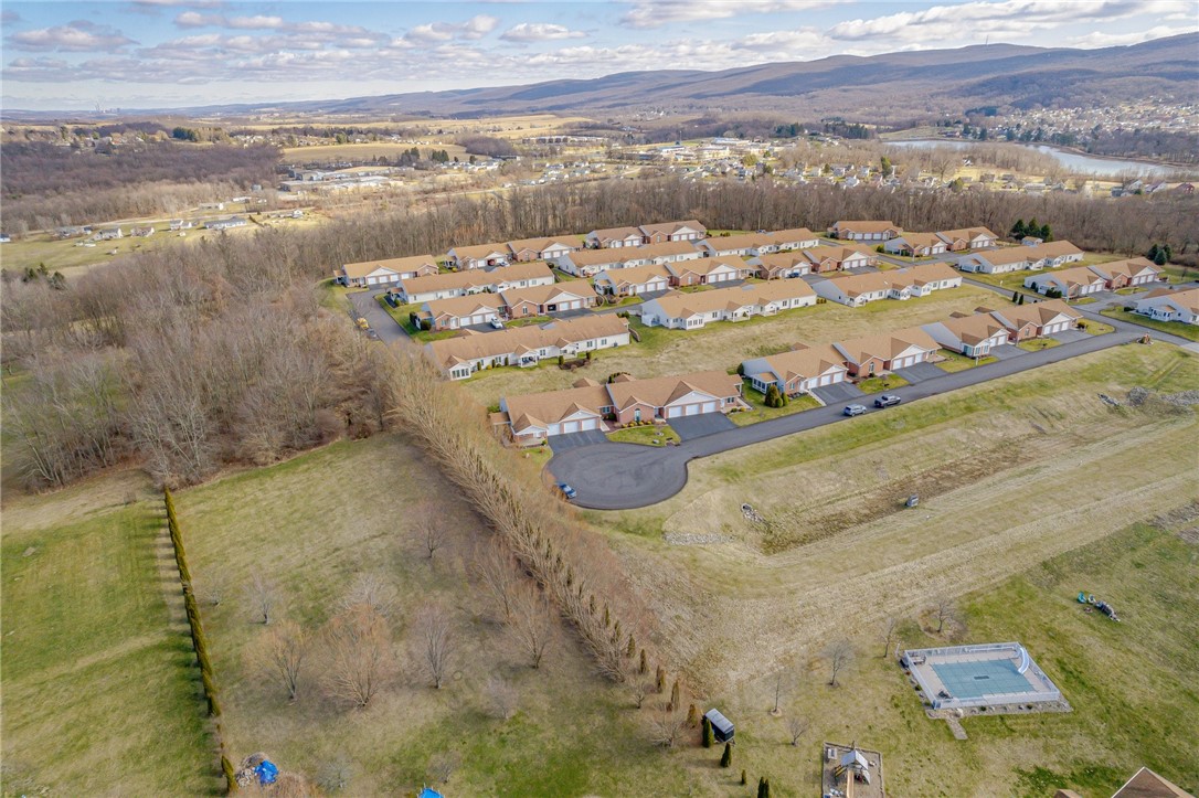 922 Summerview Ln