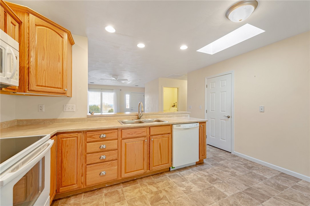 922 Summerview Ln