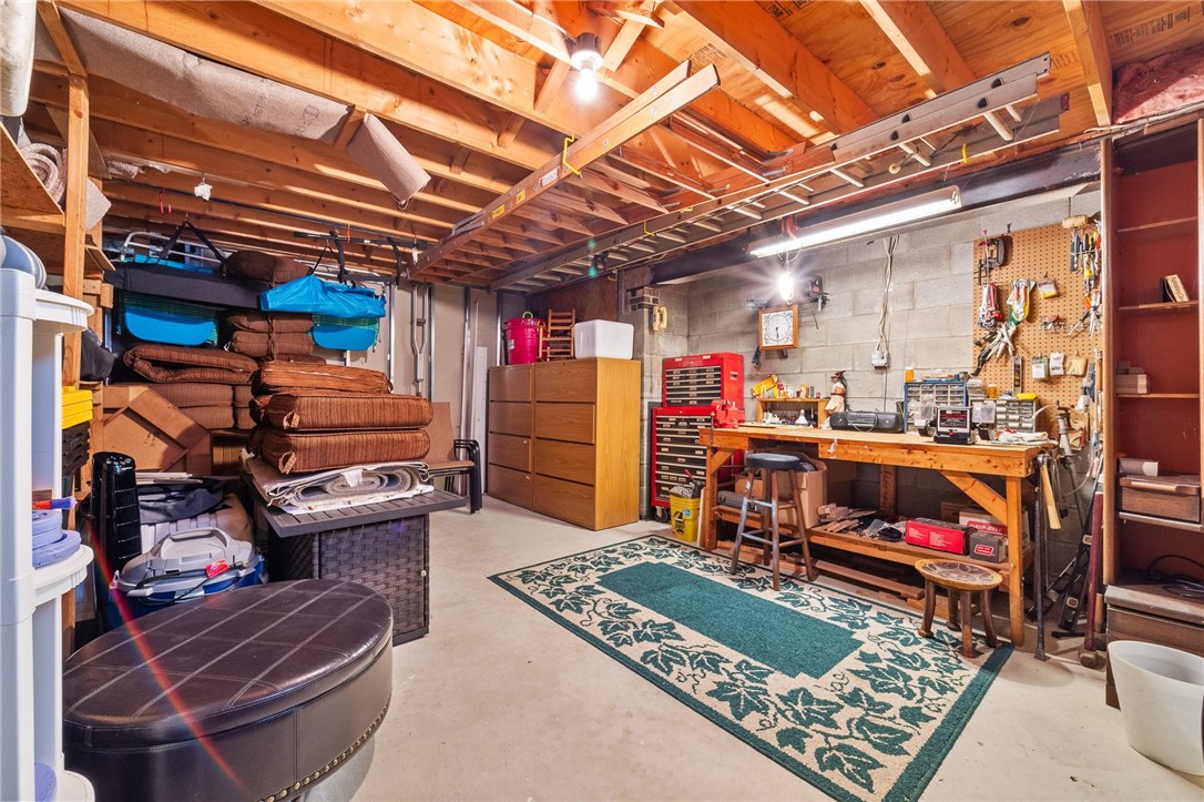 5698 Aiken Rd