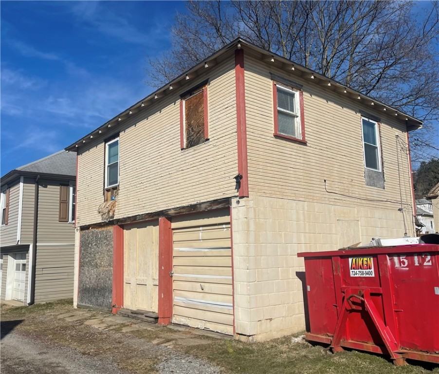 641 Line Ave Rear