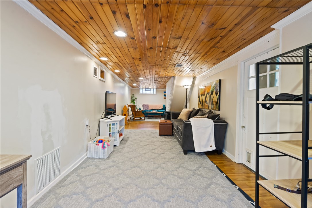 105 Shaffer Rd