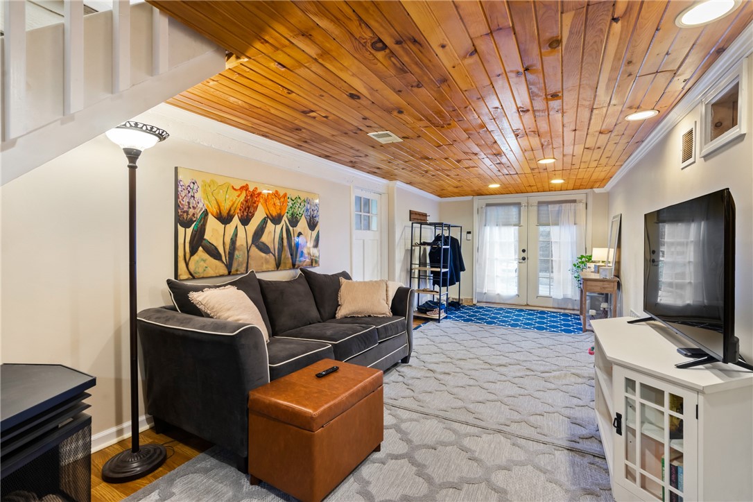 105 Shaffer Rd