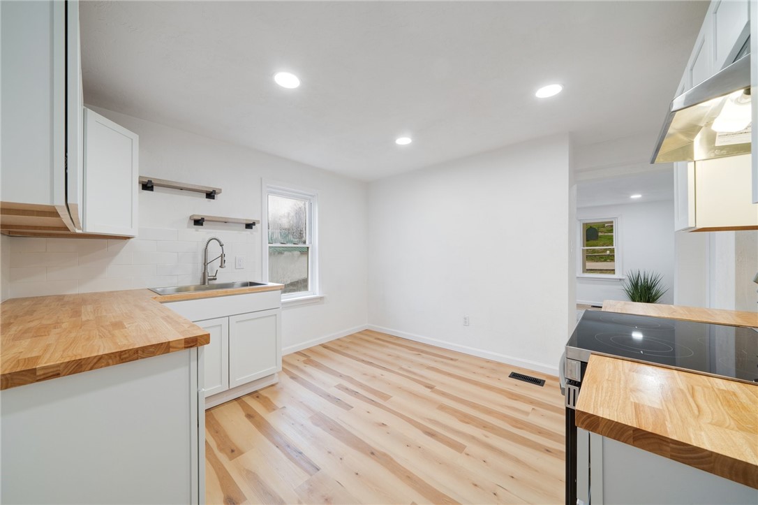 61 Clopper St